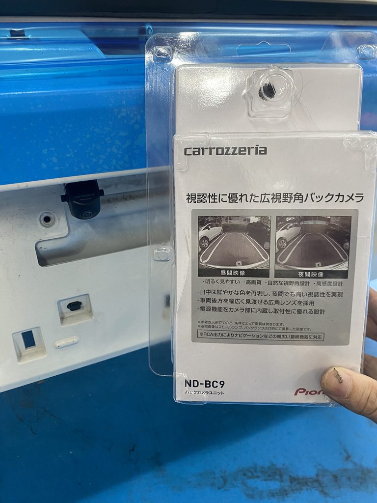 ハイゼットに取り付けたカロッツェリアND-BC9バックカメラの施工状態