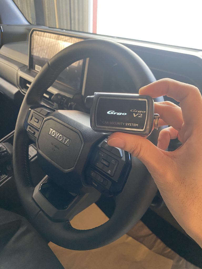 ランクルFJに施工したGrgo V2のリモコン
